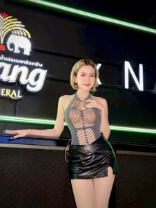 ฟารีดา เอลิซ่าเบธ ที (1)
